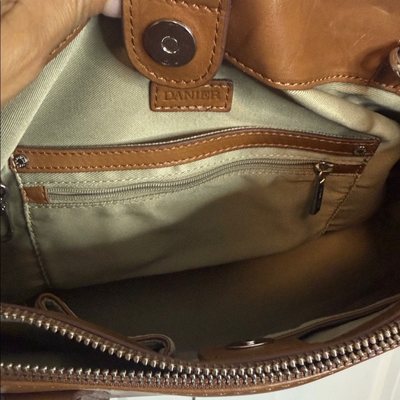 Danier Tan Leather Handbag with crossbody strap for conversion - Picture 6 of 7